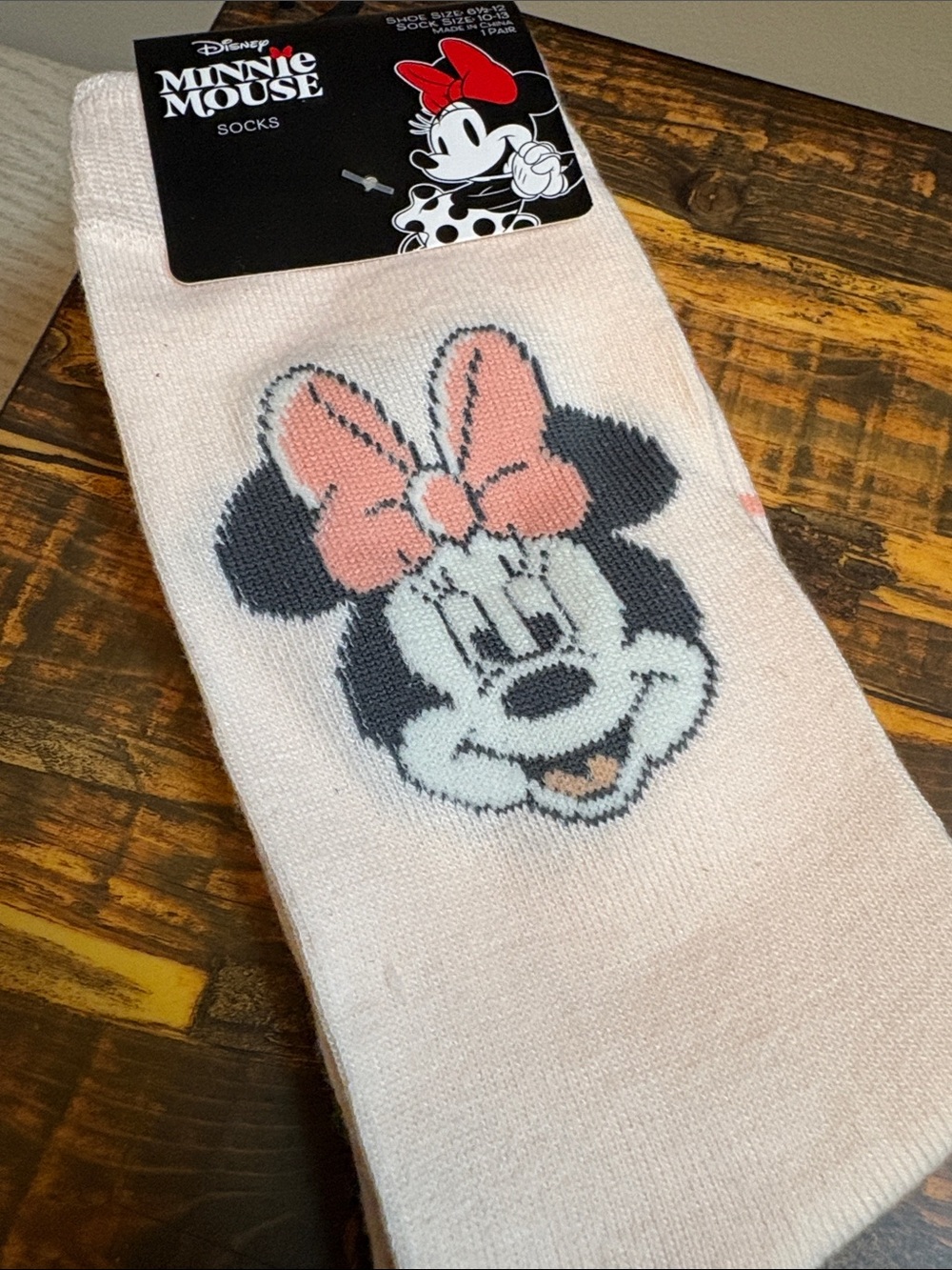Disney Minnie Mouse Graphic Crew Socks New Show size 6.5 - 12